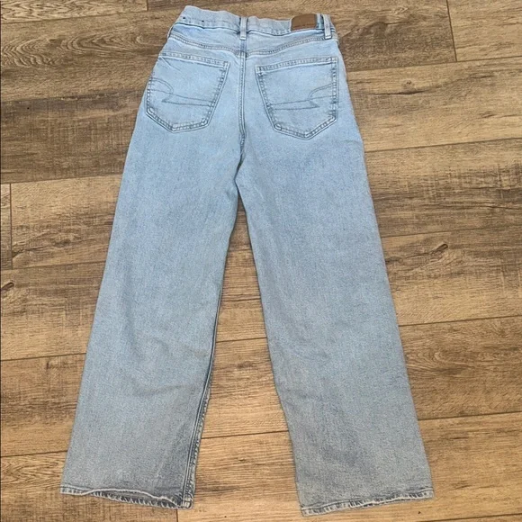 American Eagle Outfitters Light Wash Jeans size: 2 Regular - Picture 4 of 8